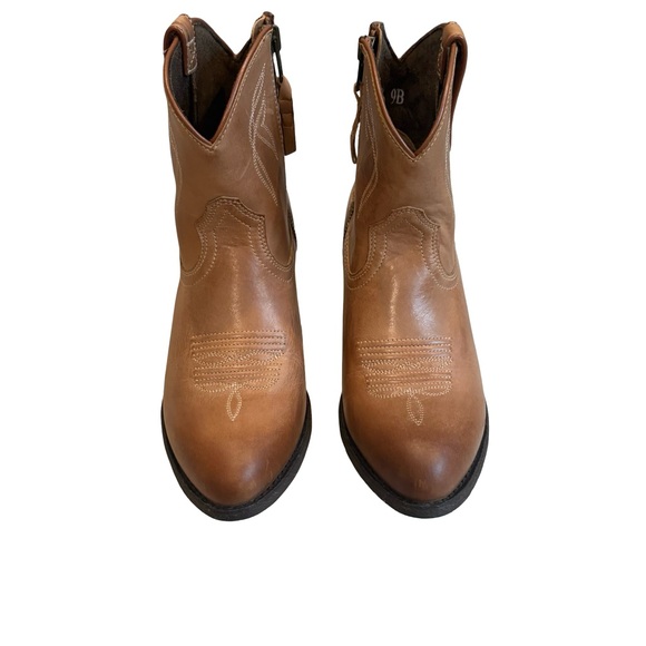 Ariat Darlin Round Toe Short Western Boots, Sz 9 - Picture 6 of 16